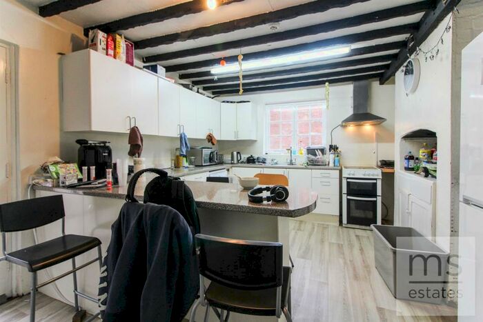 6 Bedroom Semi-Detached House To Rent In Lenton Boulevard, Lenton, Nottingham, NG7