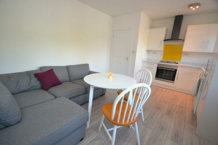 2 Bedroom Flat To Rent In Derby Road, Beeston, NG9