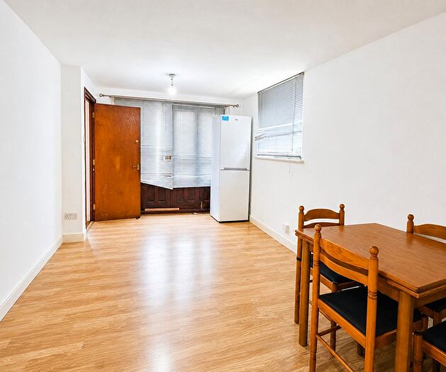 1 Bedroom Flat To Rent In Windermere Avenue, London, SW19