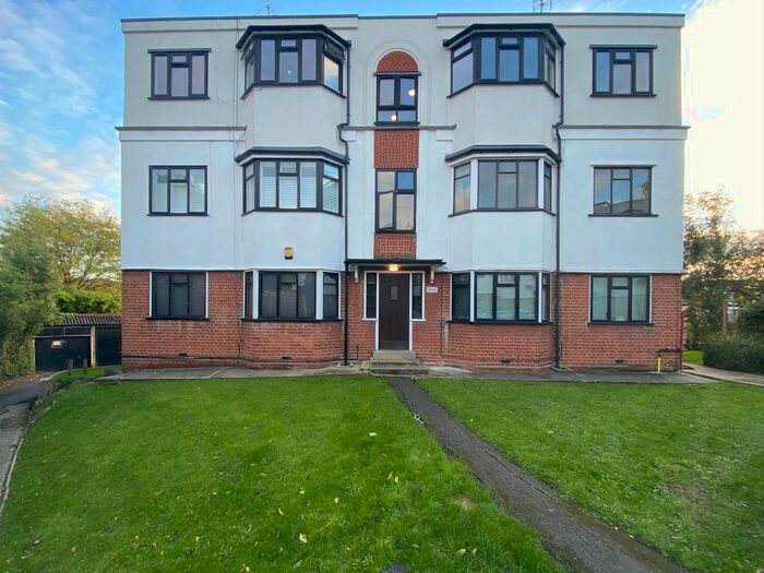 2 Bedroom Flat To Rent In York Crescent, Loughton, IG10