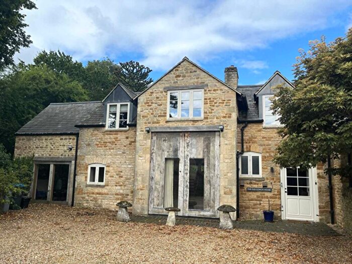 4 Bedroom Barn Conversion To Rent In West End, Kingham, OX7