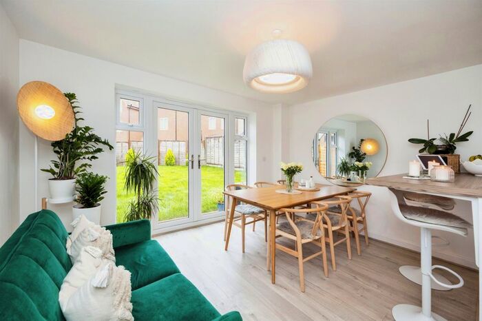 4 Bedroom Property To Rent In Kettle Lane, Chilmington Green, Ashford, TN23