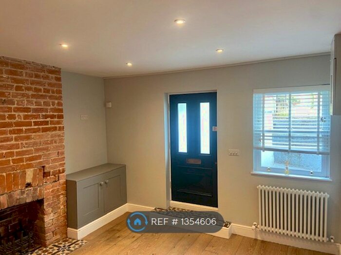 1 Bedroom Flat To Rent In Basement, Reading, RG1