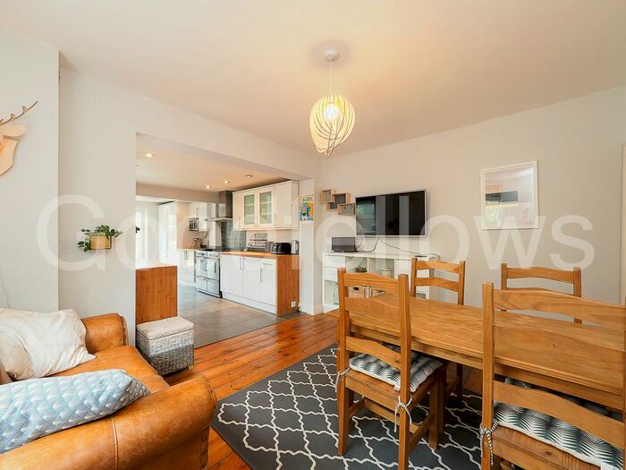 3 Bedroom Semi-Detached House To Rent In Carshalton Grove, Sutton, Surrey, SM1