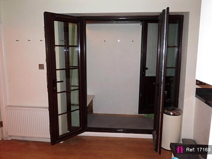 2 Bedroom Apartment To Rent In Belvedere Road, London, SE19