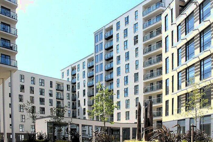 2 Bedroom Flat For Sale In Guildford Road, Woking, Surrey, GU22