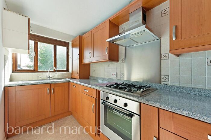 1 Bedroom Flat To Rent In Birchwood Close, Morden, SM4