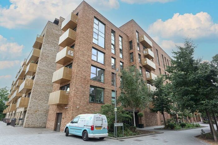 2 Bedroom Flat To Rent In Naomi Street, London, SE8