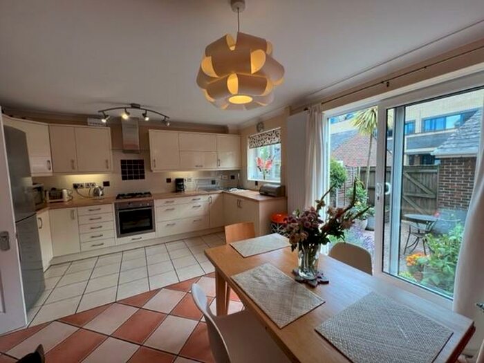 4 Bedroom Town House To Rent In John Street, Southampton, SO14