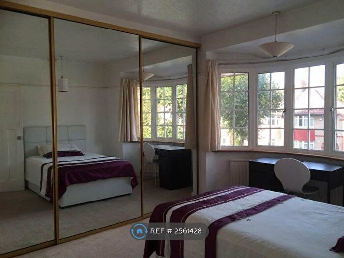 4 Bedroom Semi-Detached House To Rent In Wricklemarsh Road, London, SE3