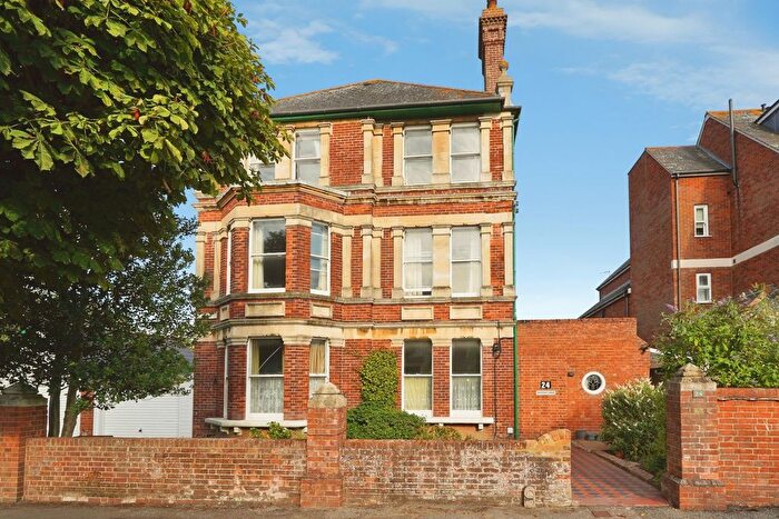 2 Bedroom Flat For Sale In Marten Road, Folkestone, Kent, CT20