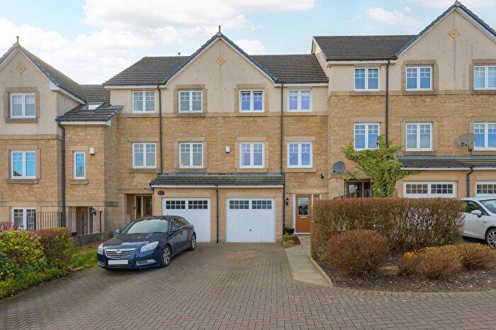 4 Bedroom Town House For Sale In Woodruff Gait, Dunfermline, KY12