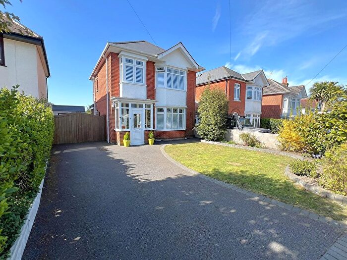 3 Bedroom Detached House For Sale In Harbour Hill Crescent, Oakdale, Poole, BH15