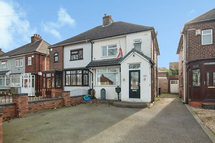 3 Bedroom Semi Detached House For Sale In Birmingham New Road, Dudley, DY1