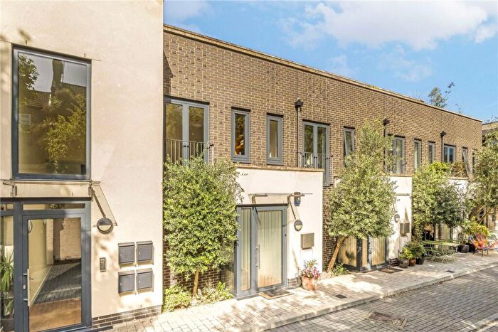3 Bedroom Terraced House For Sale In Hayes Mews, St Johns, SE8