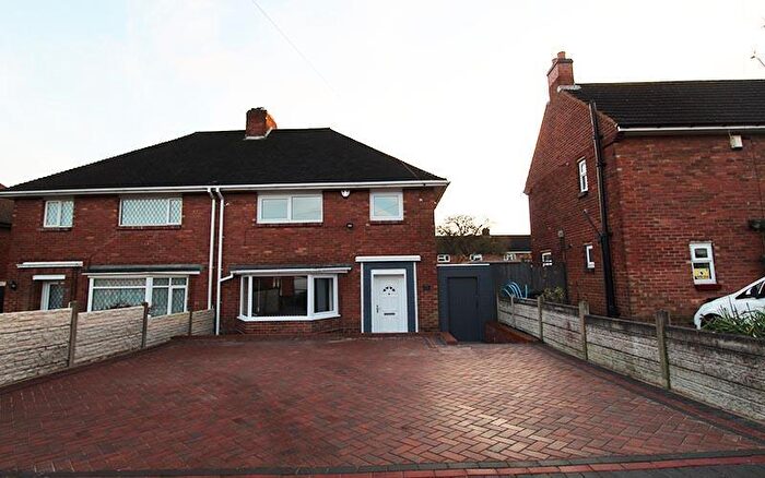 3 Bedroom Semi Detached House To Rent In Norfolk Road, Dudley, DY2