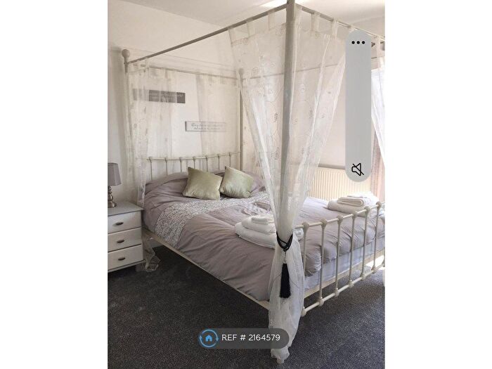 3 Bedroom Semi-Detached House To Rent In Morton Road, Lowestoft, NR33