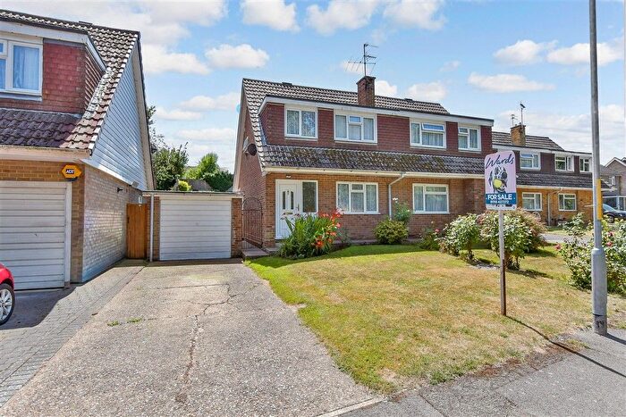 3 Bedroom Semi Detached House For Sale In Grove Park Avenue, Sittingbourne, Kent, ME10