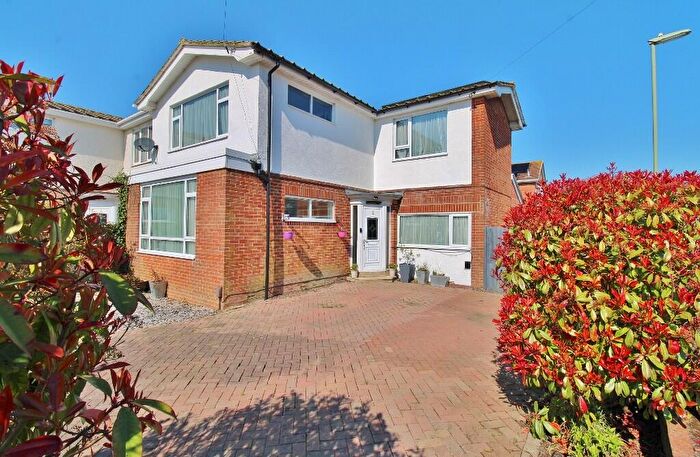 3 Bedroom End Of Terrace House For Sale In Carisbrooke Avenue, Hill Head, Fareham, PO14