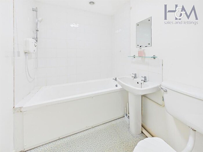 1 Bedroom Apartment To Rent In Prestatyn Close, Stevenage, Hertfordshire, SG1