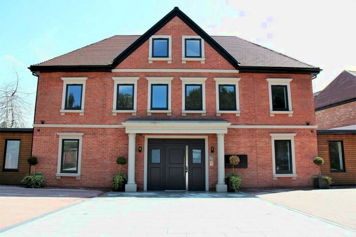 3 Bedroom Apartment To Rent In Miramar Lodge, Tenterden Grove, Hendon, NW4