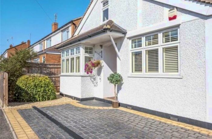 3 Bedroom Detached House To Rent In Gordon Road, Windsor, SL4