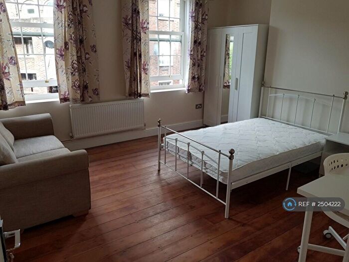 3 Bedroom Flat To Rent In Prioress House, London, E3