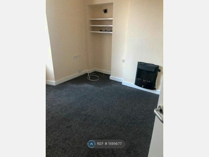 1 Bedroom Flat To Rent In Holmscroft Street, Greenock, PA15