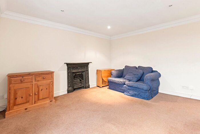 1 Bedroom Flat For Sale In Fulham Road, Fulham, SW6