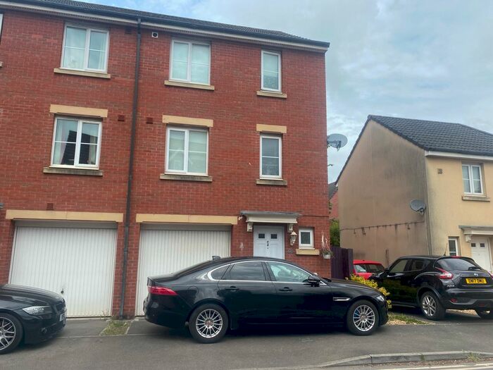 3 Bedroom Semi-Detached House To Rent In Primmers Place, Westbury, BA13