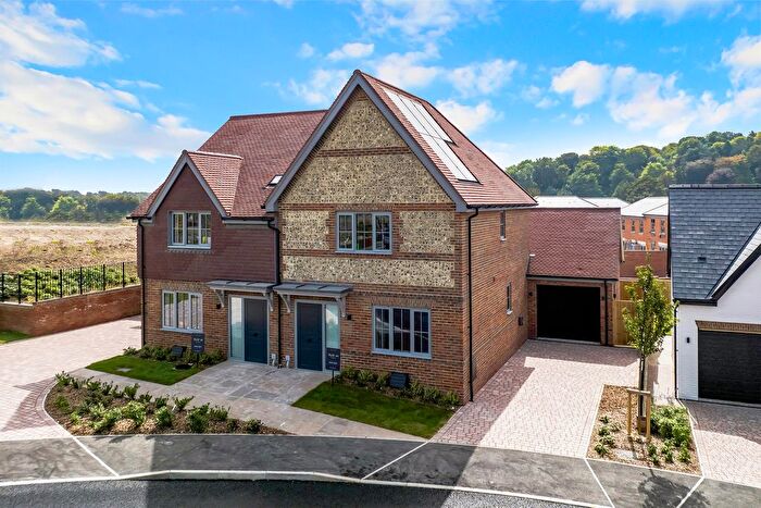 3 Bedroom Semi-Detached House For Sale In Skylarks, Brighton, BN2