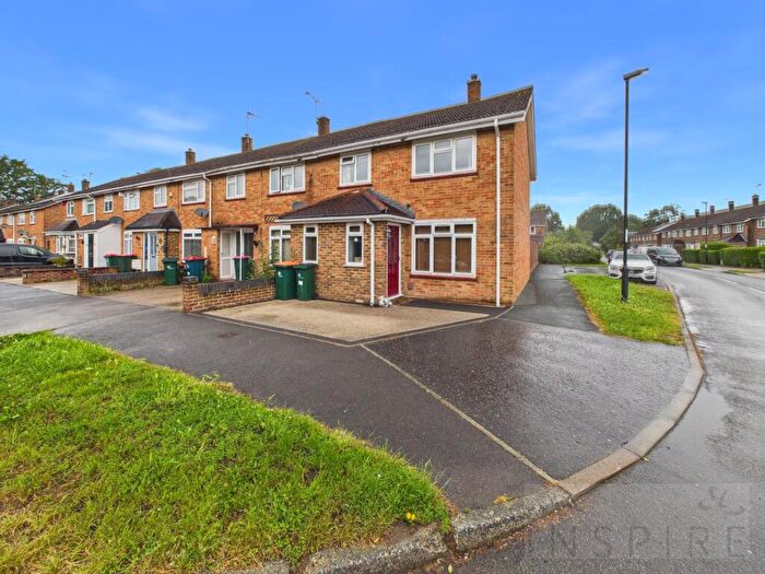 3 Bedroom Terraced House For Sale In Findon Road, Crawley, RH11