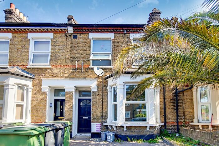2 Bedroom Flat To Rent In Engleheart Road, Catford, London, SE6
