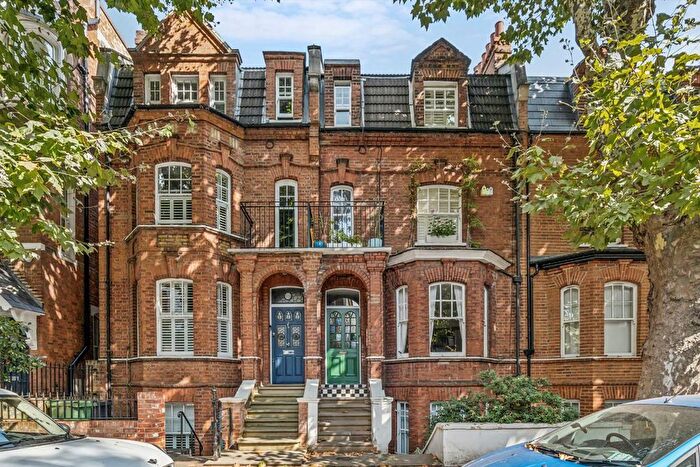 1 Bedroom Flat To Rent In Munster Road, Fulham, London, SW6