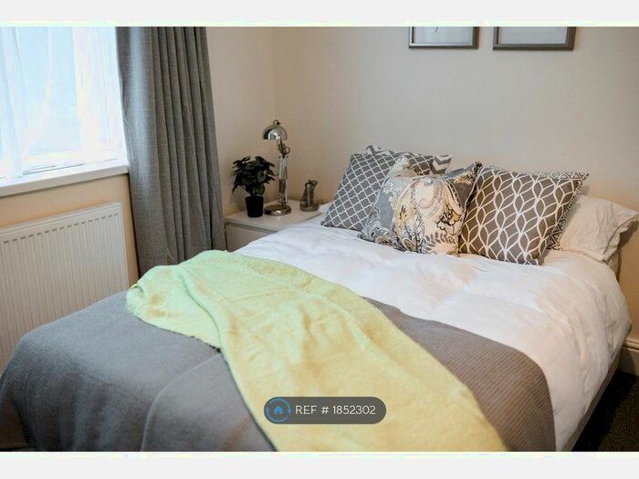 2 Bedroom Terraced House To Rent In B, Hull, HU3