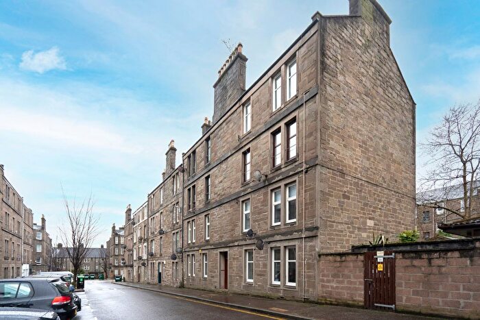 2 Bedroom Flat To Rent In Baldovan Terrace, Dundee, DD4