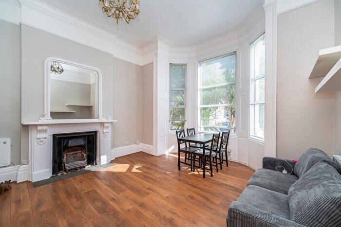 Studio To Rent In The Avenue, London, W13