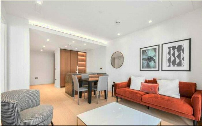 1 Bedroom Flat To Rent In Lincoln Square, Covent Garden, London, WC2A