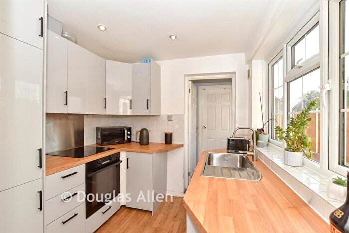 3 Bedroom Semi Detached House For Sale In Clydesdale Road, Hornchurch, Essex, RM11