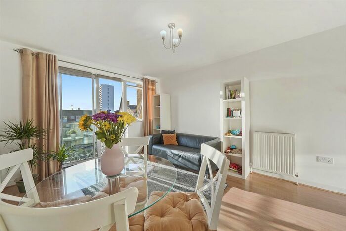2 Bedroom Flat For Sale In Violet Road, Bow, E3