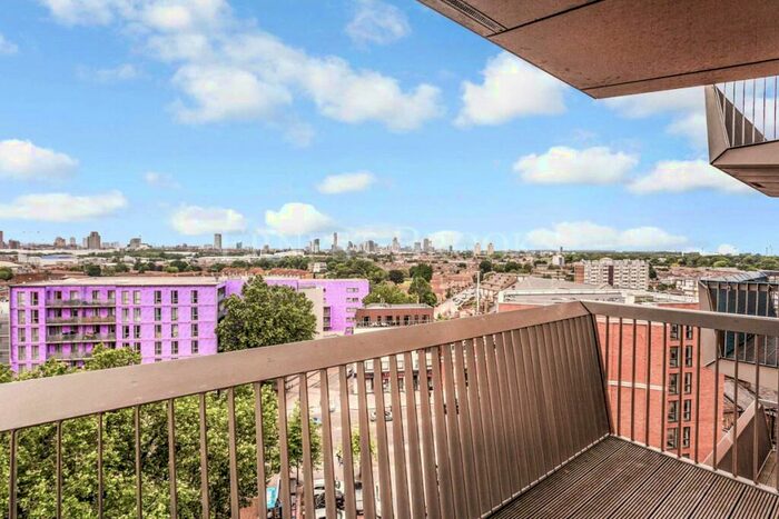 2 Bedroom Apartment To Rent In Rathbone Market, Canning Town, E16