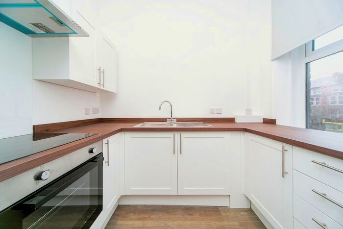 2 Bedroom Flat To Rent In Croxteth Road, Liverpool, L8