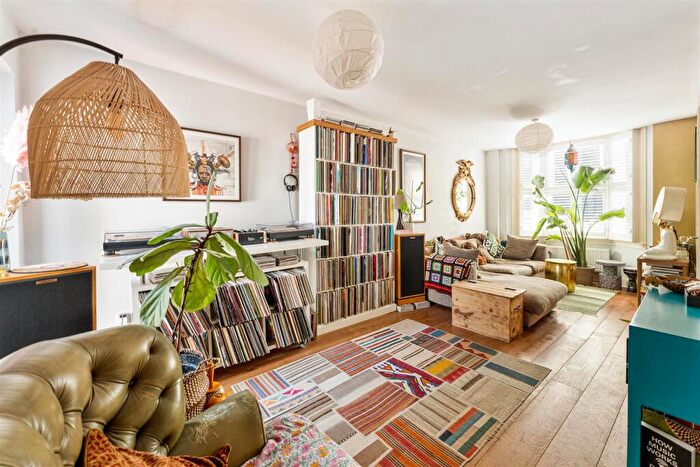 3 Bedroom Semi Detached House For Sale In Farmer Road, Leyton, E10
