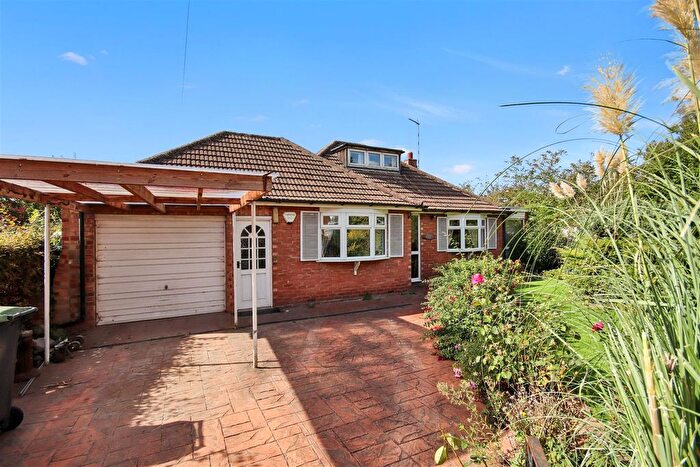 3 Bedroom Detached Bungalow For Sale In Beaconsfield Place, Rushden, NN10