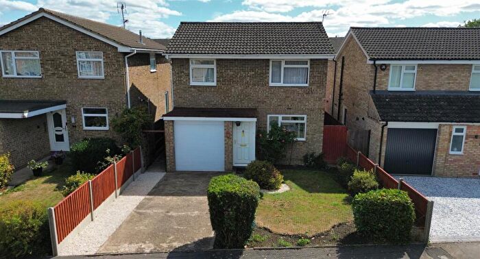 3 Bedroom Detached House For Sale In Canford Court, Elm Farm, Aylesbury, HP21