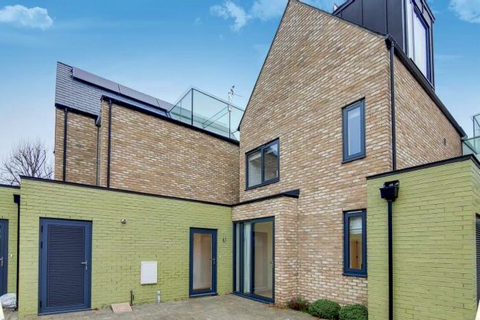 3 Bedroom End Of Terrace House To Rent In Starling Mews, Surbiton, KT5