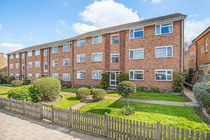 2 Bedroom Flat For Sale In Barry Road, East Dulwich, SE22