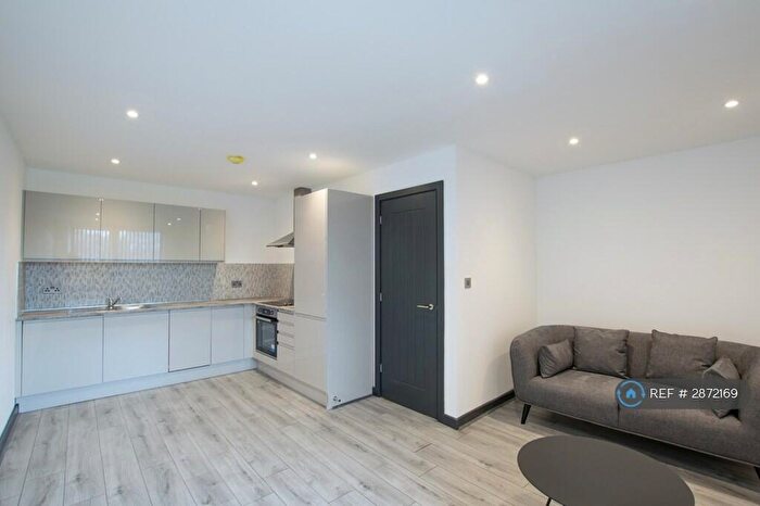 1 Bedroom Flat To Rent In Trinity Apartments, Leeds, LS13