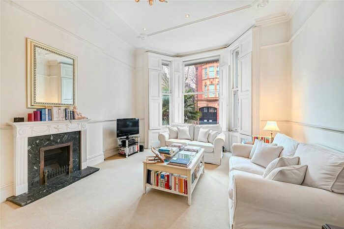 2 Bedroom Flat To Rent In Cromwell Crescent, Earls Court, SW5