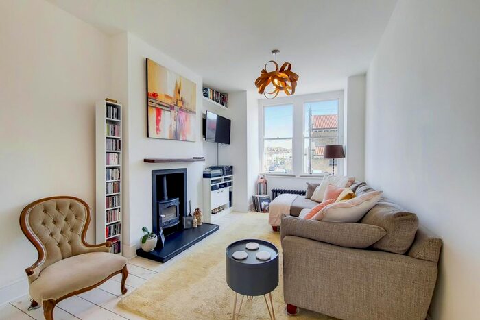 3 Bedroom Flat To Rent In Ellison Road, London, SW16